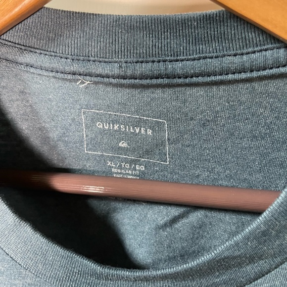 Quiksilver Graphic Tee NWOT - Blue XL - Picture 3 of 3